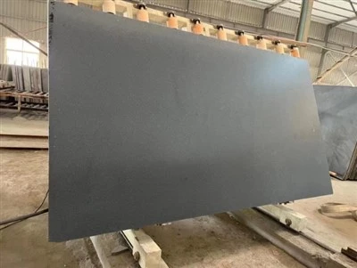 Oude G654 granieten plaat lederen top